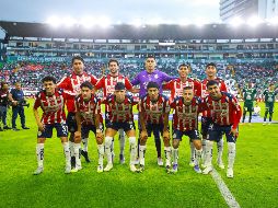 El Club Deportivo Guadalajara debutó en el Apertura 2025 con la ilusión renovada y la presentación oficial de sus cuatro refuerzos. IMAGO7.