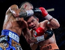 Pacquiao no dio muestras de su veteranía y no le huyó al duelo a corta distancia. EFE/A. Dinner