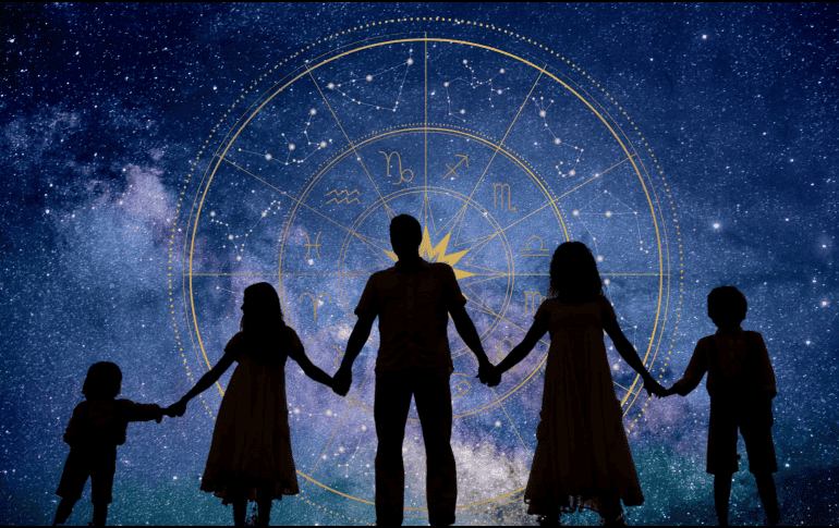 Las constelaciones familiares son una herramienta terapéutica desarrollada por Bert Hellinger, un psicoterapeuta alemán que combinó elementos del psicoanálisis, la terapia sistémica y algunas prácticas espirituales.  CANVA