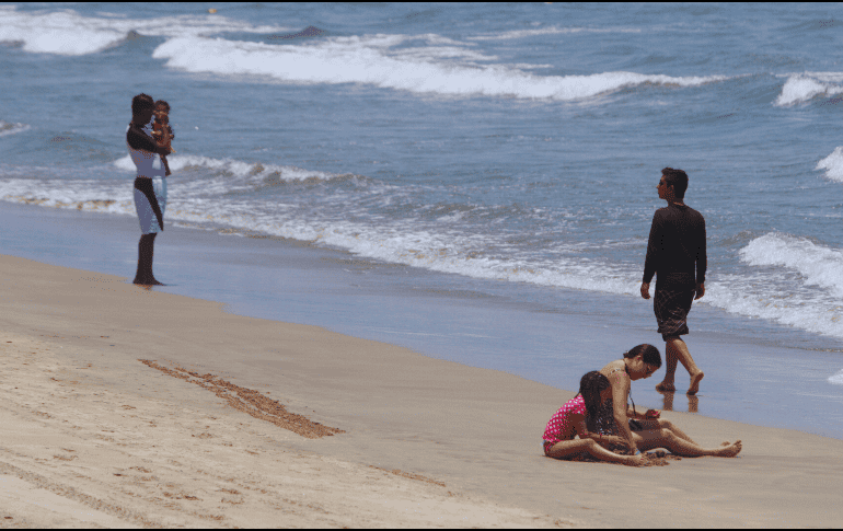 En la sofocante metrópoli vallartense, y de acuerdo con la cadena del clima, Meteored, el cielo permanecerá enteramente soleado. ARCHIVO / EL INFORMADOR