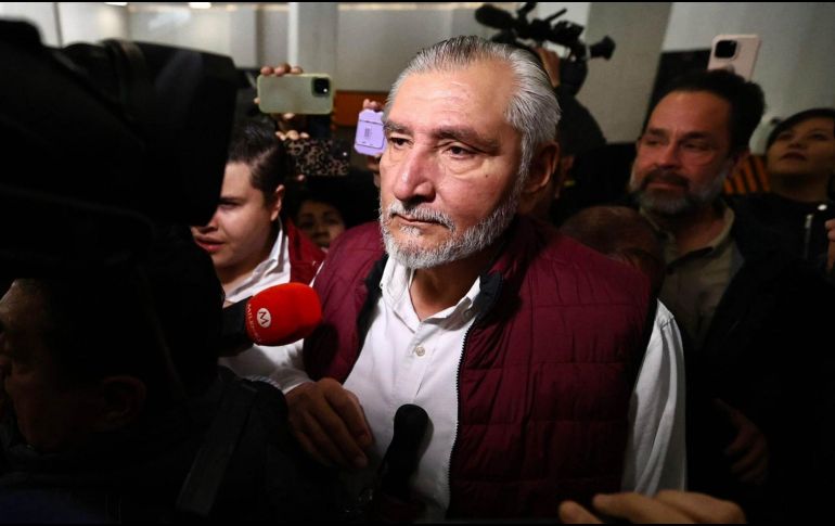 El coordinador de Morena en el Senado reiteró que está a la disposición de comparecer en caso de que alguna autoridad se lo solicite. SUN/B. Fregoso