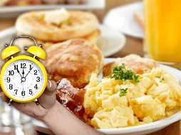 Aplazar el desayuno más allá de las 10:00 a. m. puede tener efectos negativos. Estudios han vinculado los desayunos tardíos con mayor riesgo de obesidad, resistencia a la insulina, alteraciones en los lípidos sanguíneos y una peor regulación del apetito.  CANVA