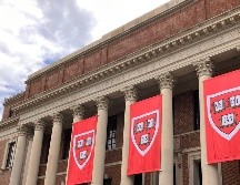 La Administración de Trump anunció que congelaría más de 2 mil millones de dólares en fondos federales para la Universidad de Harvard. EFE/ARCHIVO