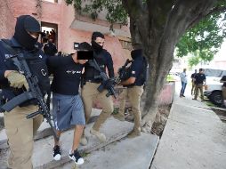 El análisis de la videovigilancia permitió rastrear la camioneta utilizada por Kelvin “N”, tras asesinar a Karla con un arma larga en Oblatos. Ayer fue detenido en Tonalá. ESPECIAL