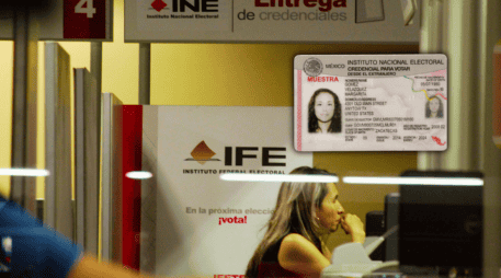 El proyecto para actualizar elementos de seguridad en la credencial para votar aún deberá ser discutido en comisiones. NTX / ARCHIVO