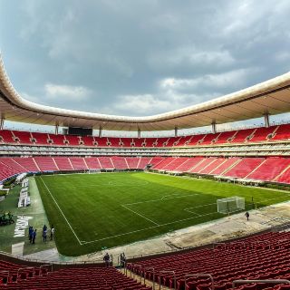 Cancha del Estadio Akron lista para recibir a Chivas este sábado