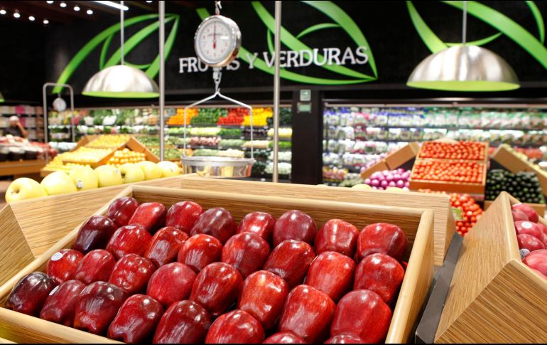 Variedad de manzanas tienen precios rebajados hoy en La Comer. EL INFORMADOR/Archivo