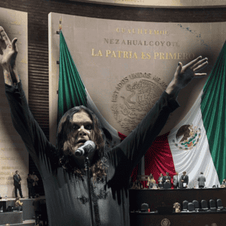 Rinden minuto de aplausos para Ozzy Osbourne en el Congreso de la Unión