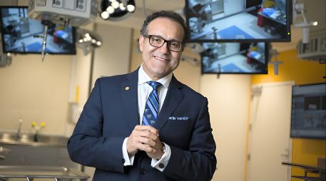 Dr. Alfredo Quiñones, conocido como el “Dr. Q” Neurocirujano de la conferencia Más allá del quirófano: Liderazgo que salva vidas. GENTE BIEN JALISCO / Revista del 25 de julio 2025