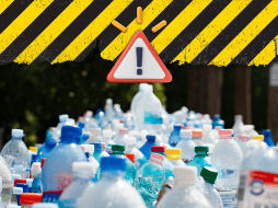 Las pequeñas cantidades de bisfenoles que se desprenden de los recipientes plásticos al calentar los alimentos generan la expresión de ciertos genes que activan la proliferación de células cancerosas. ESPECIAL / CANVA