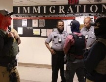 Se busca garantizar que asistan a las vistas en las cortes de inmigración o que cumplan con las posibles órdenes de expulsión. EFE / ARCHIVO