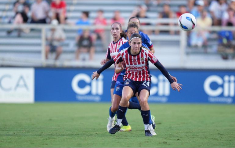 Chivas llegaba con la ilusión al país vecino de poder demostrar el crecimiento que ha tenido el futbol femenil mexicano. X / Chivas