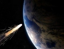 La NASA ha confirmado que el paso de este cuerpo celeste no será visible desde el planeta Tierra y es muy poco probable que suceda con astros del tamaño de 2025 OW. ESPECIAL / CANVA