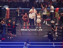 Las creadoras de contenido Alana y Ari Geli en su pelea este sábado, durante la Velada de laño V organizada por el creador de contenido Ibai Llanos, en el Estadio La Cartuja de Sevilla. EFE.