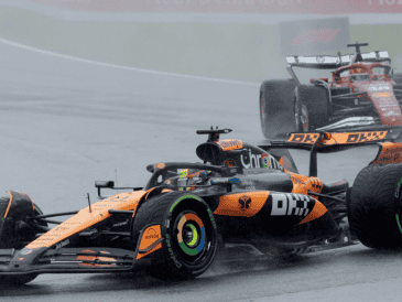 La lluvia en el circuito de Spa-Francorchamps ha retrasado la salida del Gran Premio de Bélgica. EFE/O. Matthys