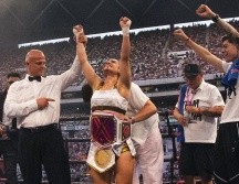 Alana Flores, se coronó como tricampeona de 'La Velada del Año 5', luego de vencer a su contrincante Ari Geli. X/ @alanafloresf.