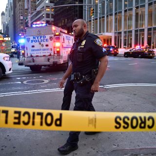 Al menos cuatro muertos, incluido un policía, en tiroteo en Manhattan, Nueva York
