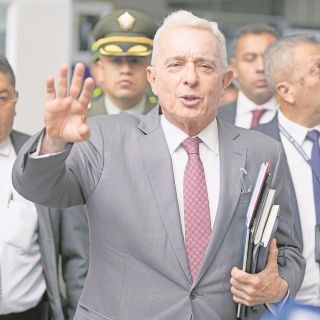 Jueza sentencia a Álvaro Uribe por soborno y fraude