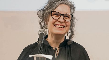 La escritora durante la ceremonia de entrega del Premio Xavier Villaurrutia 2024, en la Sala Manuel M. Ponce del Palacio de Bellas Artes. CORTESÍA