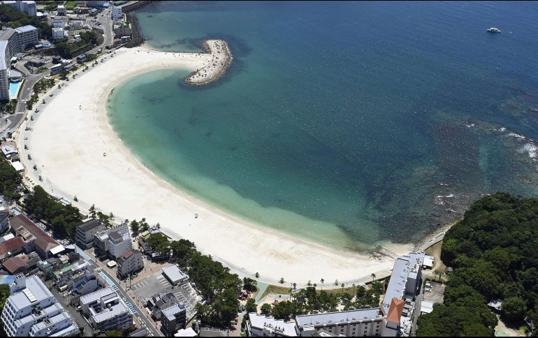 Playa de Shirahama, en la prefectura de Wakayama, en el oeste de Japón, vacía tras la evacuación de los bañistas. AP/Kyodo News