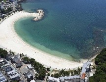 Playa de Shirahama, en la prefectura de Wakayama, en el oeste de Japón, vacía tras la evacuación de los bañistas. AP/Kyodo News