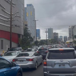 Las primeras olas del tsunami alcanzan Hawái tras terremoto en Rusia