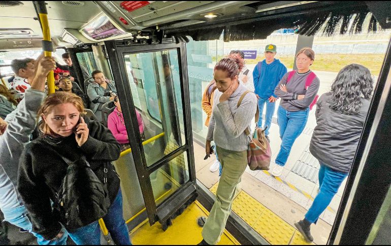 Avanza el diálogo para garantizar transporte y servicio de calidad para los pasajeros del Peribús. EL INFORMADOR/A. Navarro