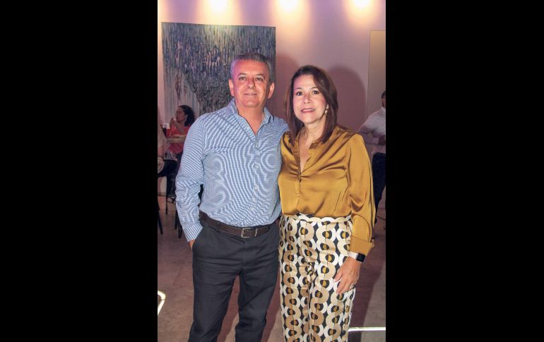 Pablo Peña y Adriana Ortiz. GENTE BIEN JALISCO / E. Escamilla