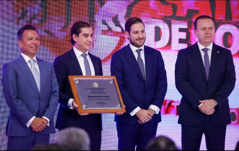 La Cámara de Comercio de Guadalajara entregó premios y galardones en el marco de su 137 aniversario. EL INFORMADOR/ H. Figueroa