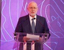 El premio lo recibió Trinidad Padilla López, presidente de la FIL. EL INFORMADOR/H. FIGUEROA