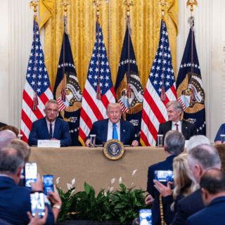 Trump anuncia aranceles del 25% a India por comprar petróleo a Rusia