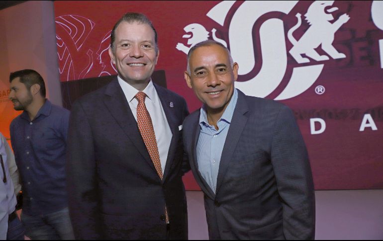 Raúl Flores López y Alberto Esquer. Acudieron al evento que reunió a líderes de distintos sectores. EL INFORMADOR/C. Jimeno