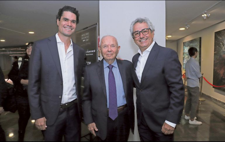 Alberto Martínez, Alberto Martínez Barone y Julio García. Parte del sector empresarial presente en la ceremonia. EL INFORMADOR/C. Jimeno