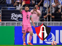 Al finalizar el encuentro, Lionel Messi reconoció al jugador de los Zorros del Atlas saludándolo y dándole su playera. IMAGO7 / ARCHIVO