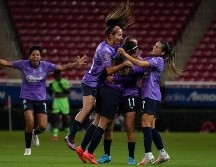 Chivas sacó el barco a flote y pudo ser mejor que sus adversarias para mantener el paso perfecto en el arranque de la actual campaña. IMAGO7.