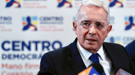 Álvaro Uribe, de 73 años y fundador del partido de derecha Centro Democrático, se convirtió el lunes en el primer expresidente colombiano en ser condenado penalmente en el denominado 