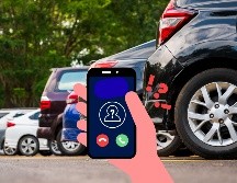 Mediante mensajes, correos electrónicos o llamadas generadas con ayuda de inteligencia artificial, los delincuentes simulan que el vehículo robado ha sido localizado. CANVA / ESPECIAL
