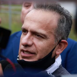 Israel Vallarta pide a Loret de Mola hablar de frente