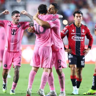 Castigan a guardaespaldas de Messi por empujar a jugadores del Atlas