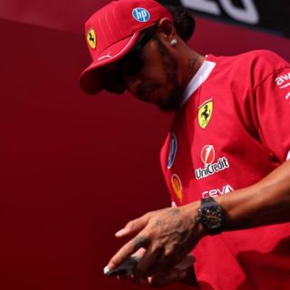 "Soy un completo inútil, quizá Ferrari necesita cambiar de piloto": Hamilton