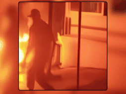 En redes sociales circularon videos donde se aprecia fuego que sale del interior de la prisión y se puede ver una intensa movilización por parte de las autoridades para intentar contener a los reos. ESPECIAL