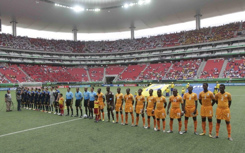 La  Selección de Australia y la de Costa de Marfil en el estadio del Guadalajara, en el Mundial Sub-17 de 2011. SUN / ARCHIVO