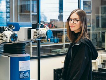 Expertos advierten que la IA no sustituye al pensamiento crítico ni a la interacción humana en el aula. ESPECIAL