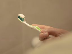 La Cofepris ha recomendado descontinuar el uso de la pasta dental Prevención Activa CLEAN MINT. UNSPLASH/Roman Marchenko