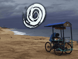 El jueves, la onda tropical núm. 20 será absorbida por la zona de baja presión con probabilidad de desarrollo ciclónico que, a su vez, podría convertirse en un ciclón tropical frente a las costas de Colima y Jalisco. EFE / ARCHIVO