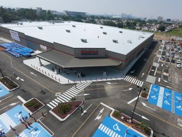 El nuevo Costco se ubica frente a Plaza San Isidro en Zapopan y es la más moderna de América Latina y la más grande de México. ESPECIAL