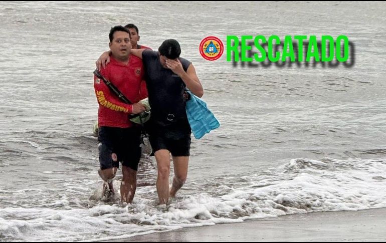 El sujeto se encontraba 120 metros dentro del mar sin posibilidad de regresar a la orilla. ESPECIAL / FACEBOOK Protección Civil y Bomberos Puerto Vallarta