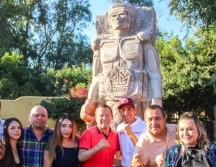 La obra, realizada por el artista local Édgar Díaz —quien reconoció las dificultades por el uso de herramientas manuales para plasmar la figura del legendario boxeador en 3.70 metros de altura— presume ahora la firma de Chávez. INSTAGRAM / romancotamx