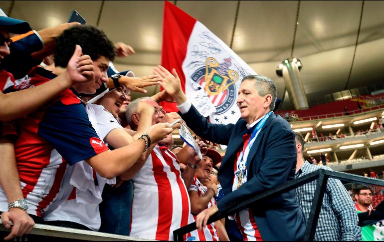 Omar Arellano, aseguró que a los seguidores del club Rojiblanco se les ha olvidado que Jorge Vergara rescató al equipo y dejó un gran legado. AFP / ARCHIVO