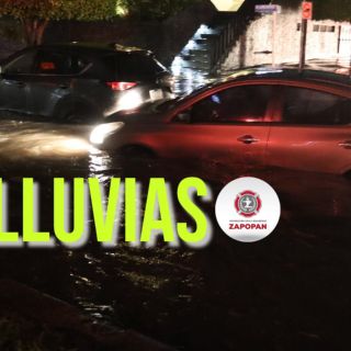 Lluvia del viernes deja autos varados e inundaciones en Zapopan